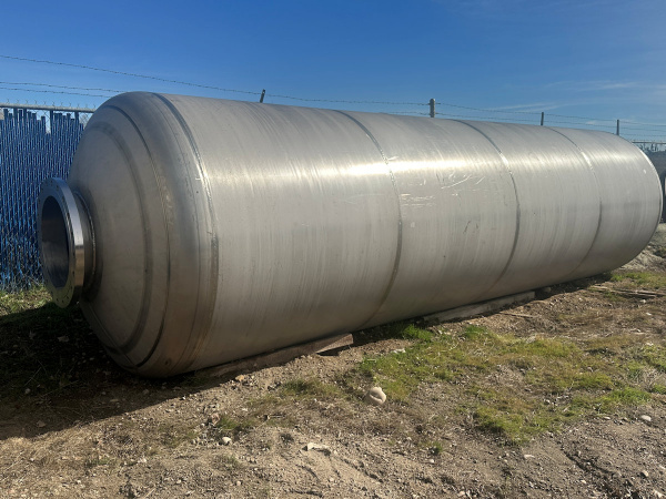 5,000 gallon stainless tank